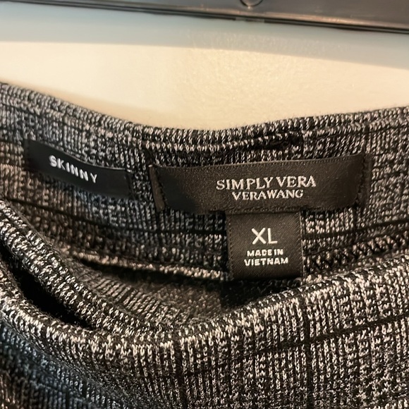 Simply Vera Wang stretch skinny pants in grey and black plaid. - Picture 2 of 5